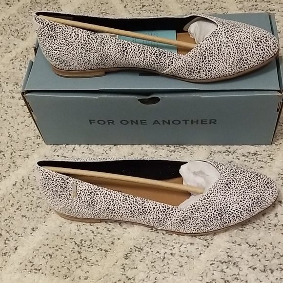 Toms Shoes - TOMS suede Julie Flat